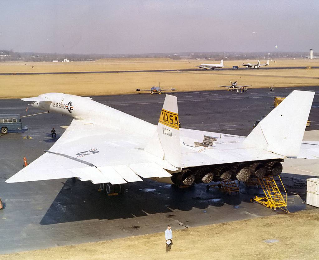 1635819960_xb-70_valkyrie4.jpg