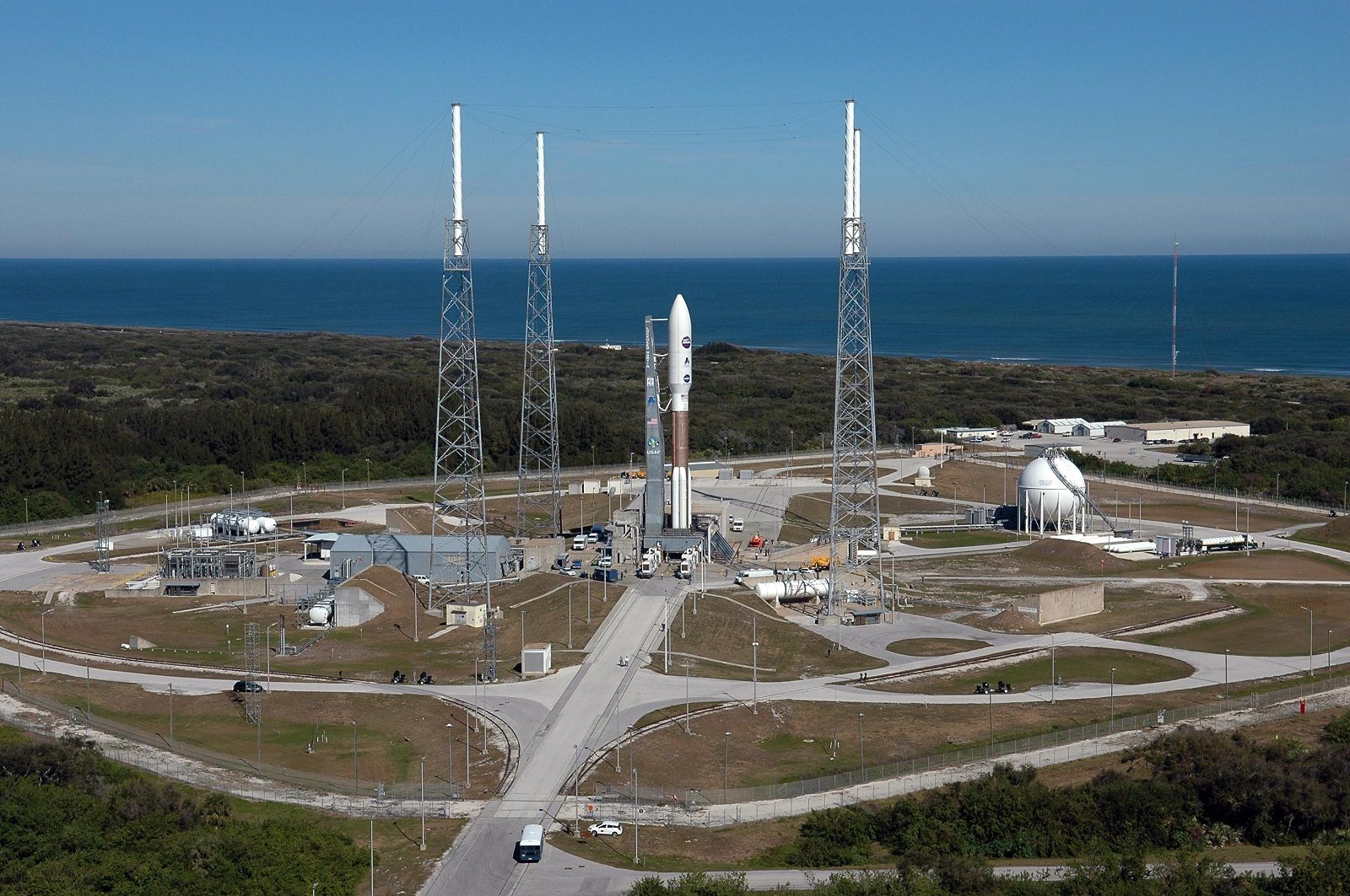 Atlas_V_551_at_Launch_Pad_41_1.jpg