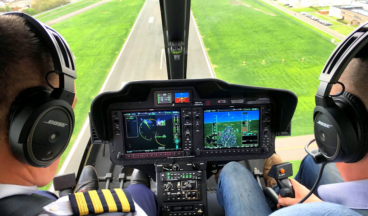 Bell-505-Cockpit-aviationnepal.jpg