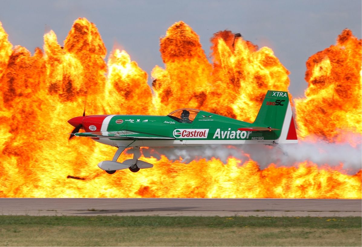 Extra_EA-300SHP_at_EAA_AirVenture_2009.jpg