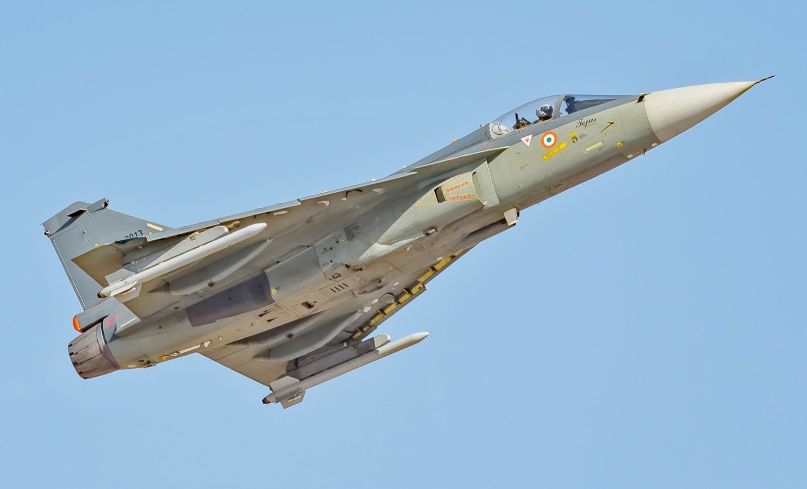 IAF_Tejas_full_size_(32941198511).jpg