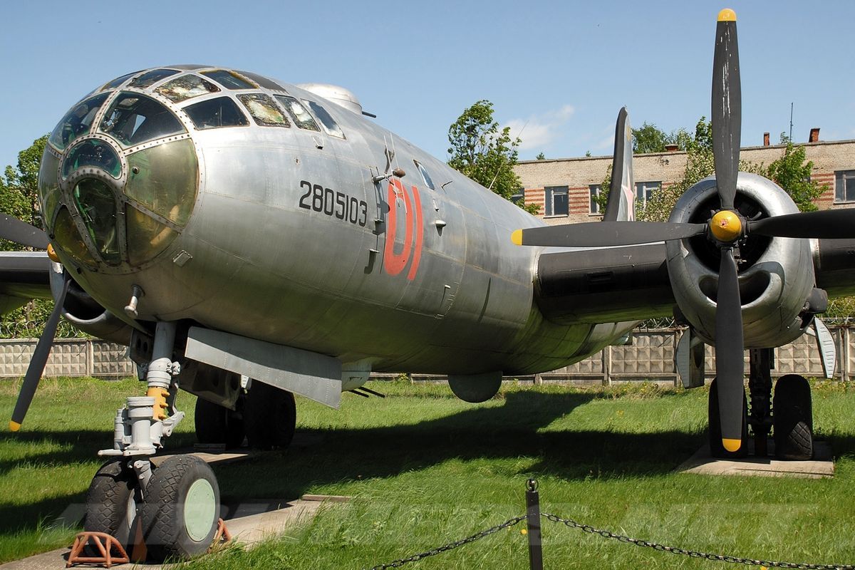 Tupolev_Tu-4,_Russia_-_Air_Force_AN1535013.jpg