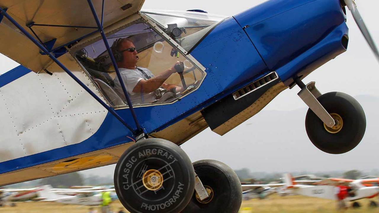 Zenith-STOL-CH-701-piloted-by-Deane-Philip-at-the-New-Zealand-Bush-Pilot-Championships.jpg