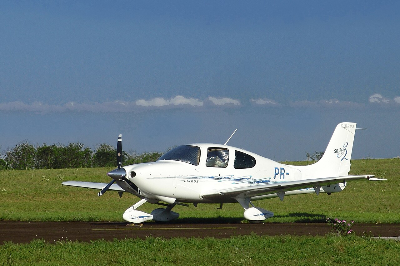 1280px-Cirrus_SR20_REFON.jpg