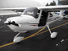 220px-Cessna_162_Skycatcher_N5201K_0998.JPG