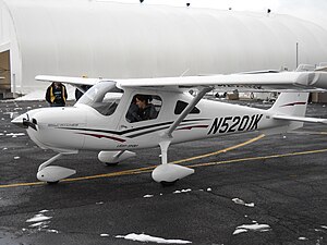 300px-Cessna_162_Skycatcher_N5201K_1010.JPG